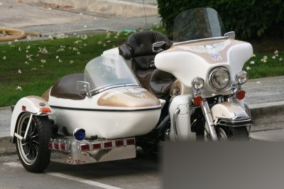 Harley-Davidson FLHTC 1340 (with sidecar) (reduced effect)