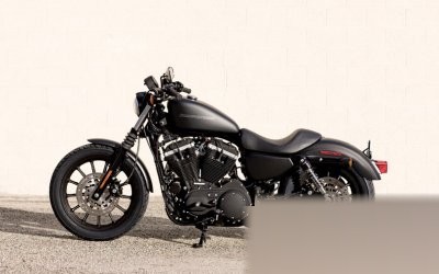 Harley-Davidson Sportster Iron 883 Dark Custom