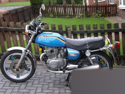 CB 400 A