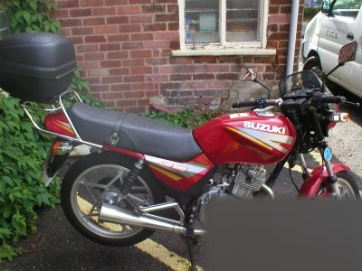 GS 125 ES