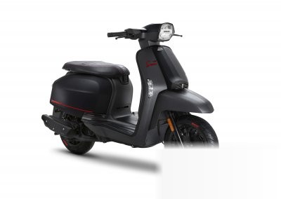 V125 Special Pirelli Edition